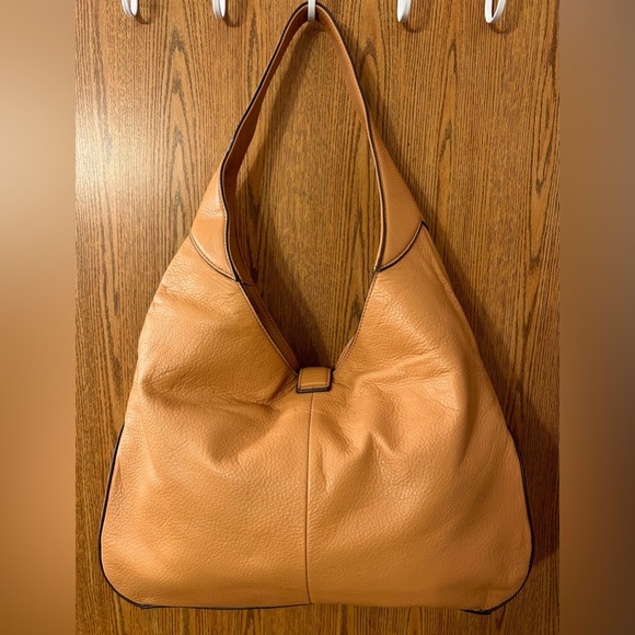 G.I.L.I. Genuine Leather Hobo w/ Gold Hardware - Picture 10 of 13
